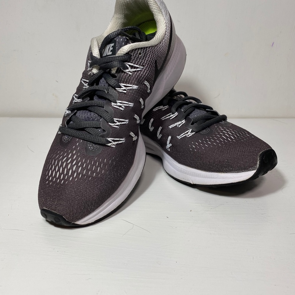 Women’s NIKE zoom sneakers size 7.5